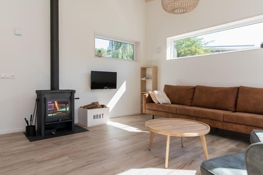 Vakantiehuis Eikzicht Gelegen Aan Het Bos Elsloo  Buitenkant foto